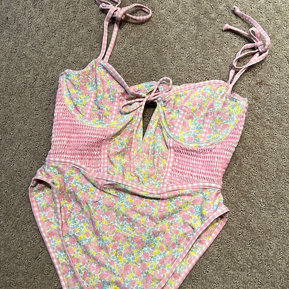 For love and Lemons one piece 🍋💕